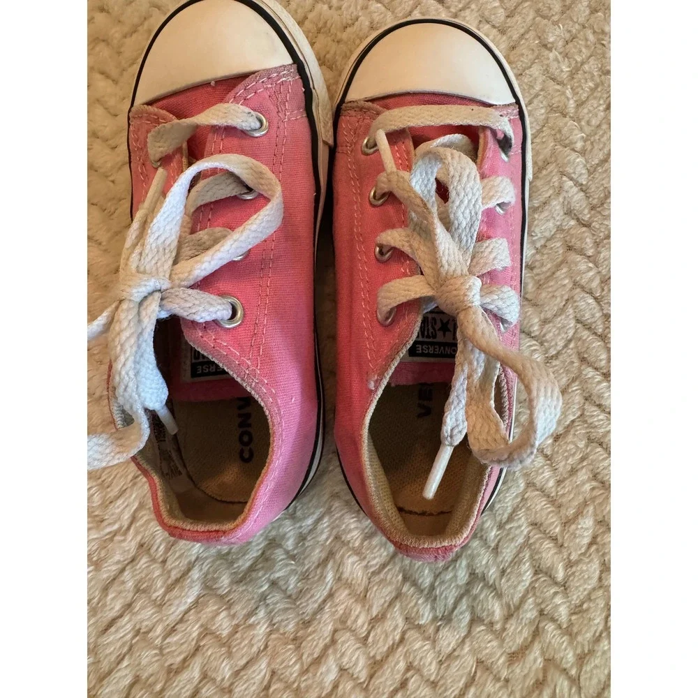 Converse Chuck Taylor All Star Low Top Pink Canvas Sneakers‎ Size 9 Toddler